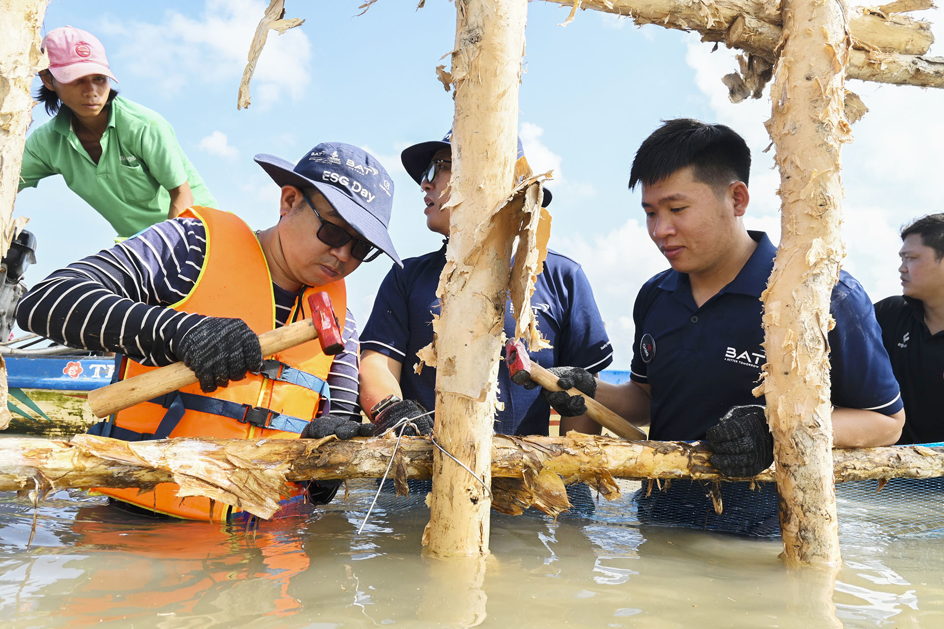 BAT Vietnam employees implement zoning for natural restoration for mangrove forests 