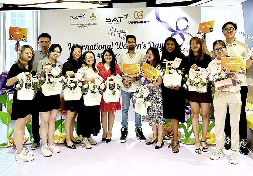 Female colleagues receive beautiful flowers on the occasion of the International Women’s Day
