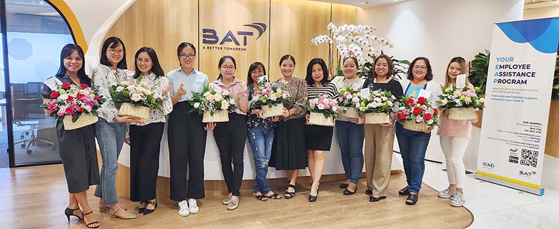 Beautiful flowers were presented to female employees on the Vietnamese Women’s Day
