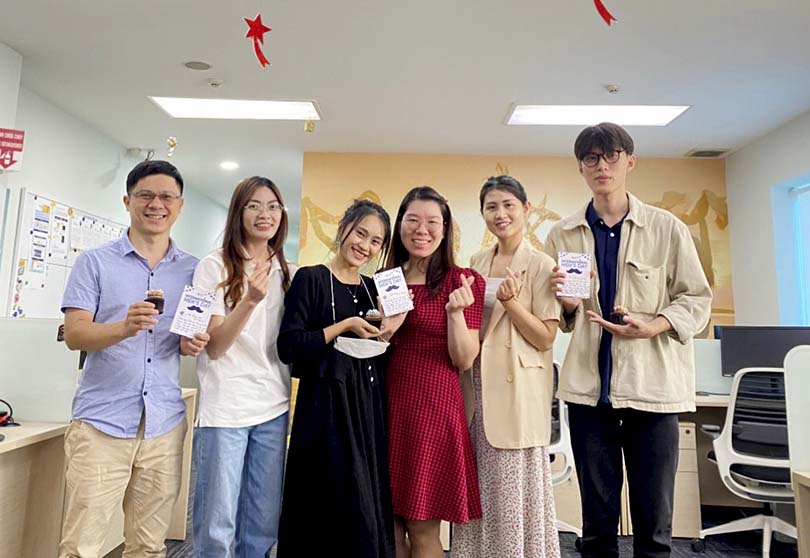 Male employees received delicious cupcakes and greeting cards from their colleagues on International Men’s Day.