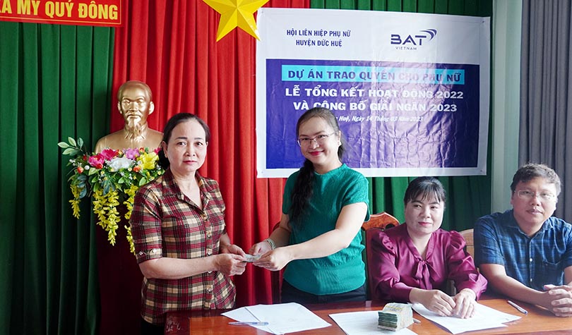 Representative of BAT is presenting loans to households.