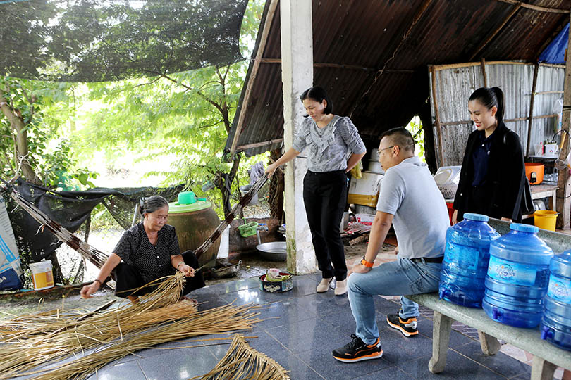 Một hộ buôn bán nhỏ khác tham gia chương trình vay vốn